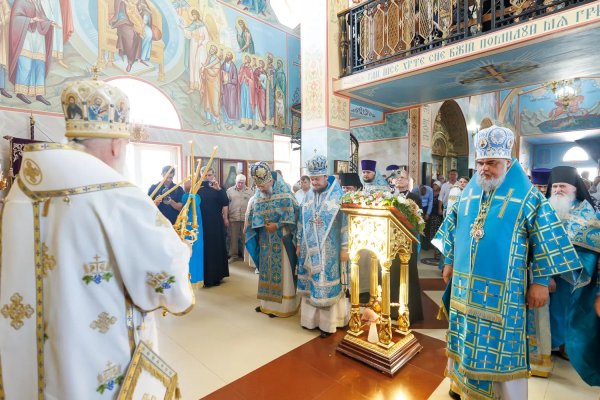 Божественная литургия в храме в честь Казанской иконы Божией Матери Богородице-Казанского Жадовского мужского монастыря п. Самородки