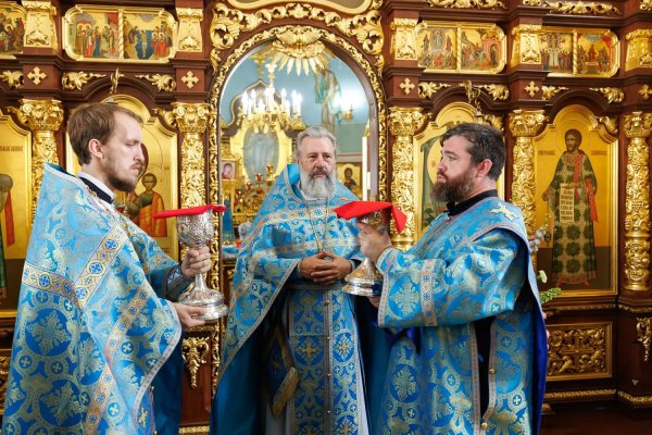 Божественная литургия в храме в честь Казанской иконы Божией Матери Богородице-Казанского Жадовского мужского монастыря п. Самородки