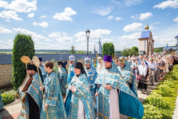 Божественная литургия в храме в честь Казанской иконы Божией Матери Богородице-Казанского Жадовского мужского монастыря п. Самородки
