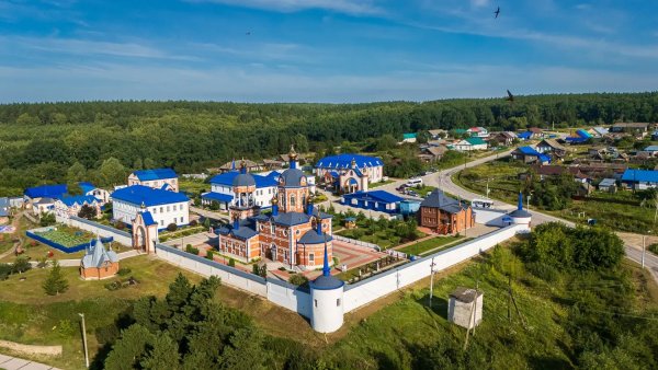 Божественная литургия в храме в честь Казанской иконы Божией Матери Богородице-Казанского Жадовского мужского монастыря п. Самородки