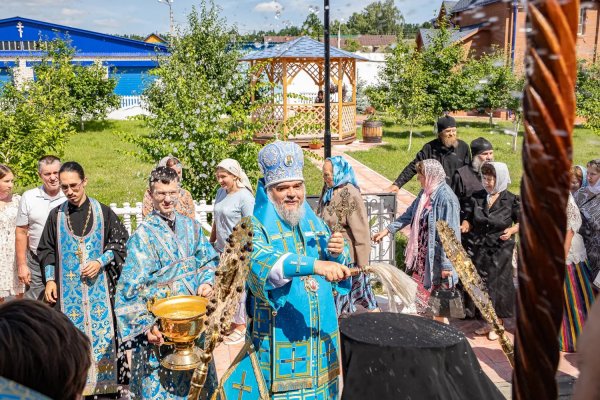 Божественная литургия в храме в честь Казанской иконы Божией Матери Богородице-Казанского Жадовского мужского монастыря п. Самородки