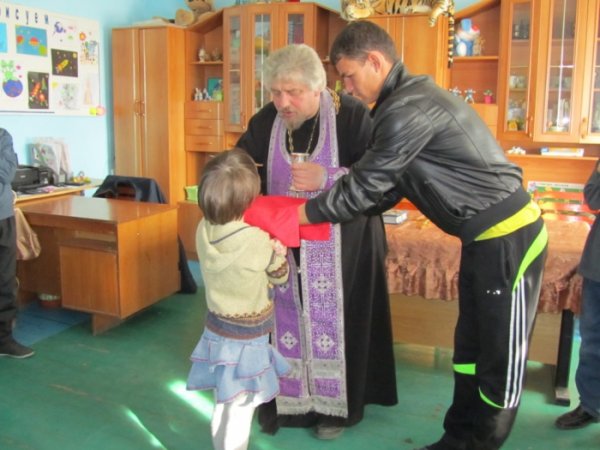 Священник посетил школу-интернат с.Барановка Николаевского района