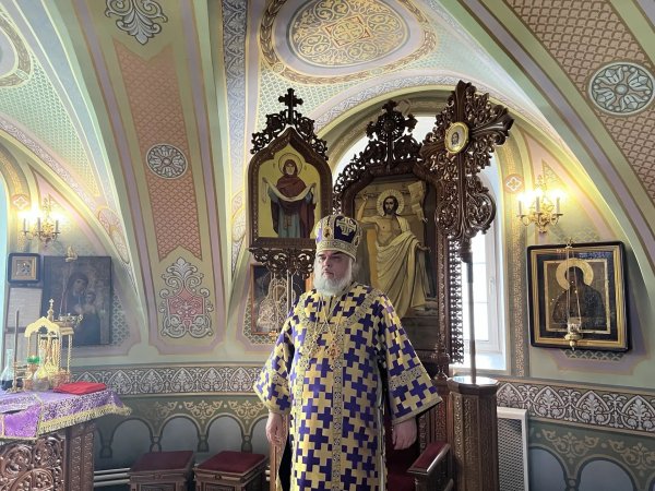 Божественная литургия в день праздника Воздвижения Честного и Животворящего  Креста  Господня