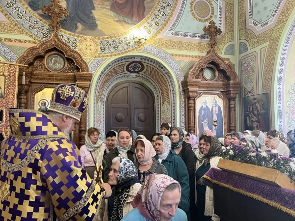 Божественная литургия в день праздника Воздвижения Честного и Животворящего  Креста  Господня