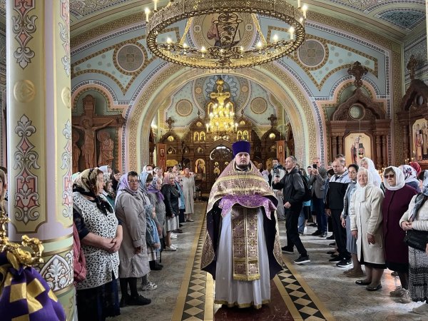 Божественная литургия в день праздника Воздвижения Честного и Животворящего  Креста  Господня