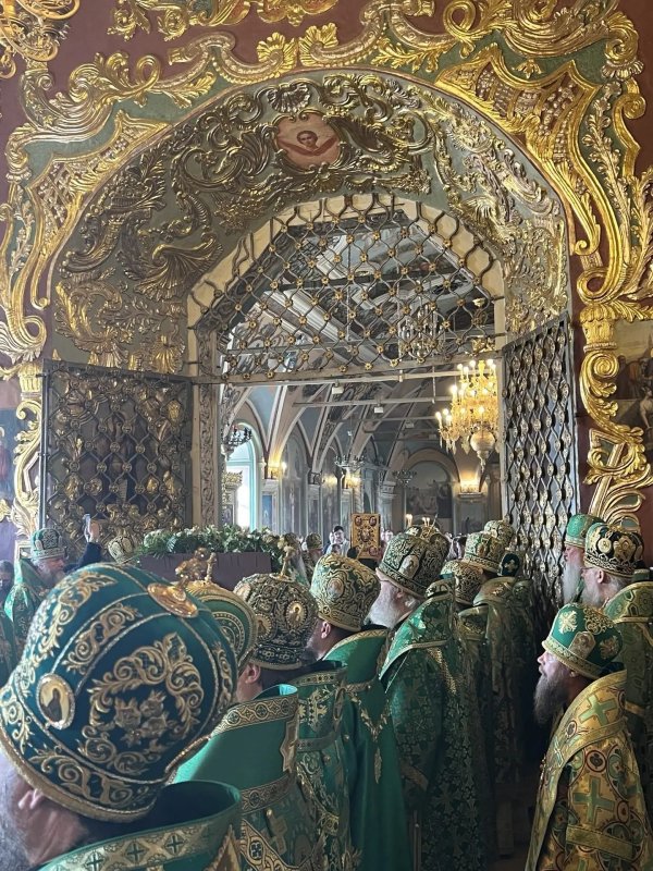 Божественная литургия в Сергиевском трапезном храме Троице-Сергиевой Лавры
