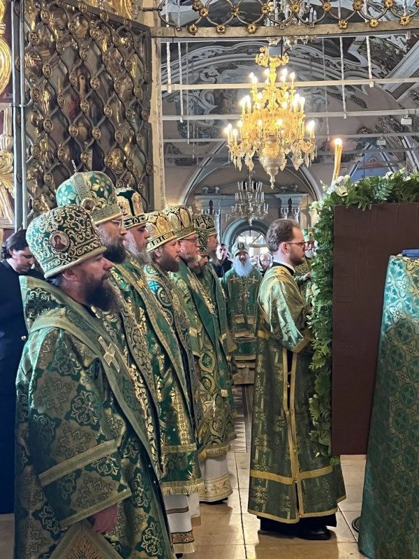 Божественная литургия в Сергиевском трапезном храме Троице-Сергиевой Лавры