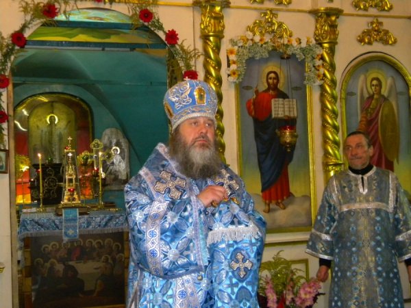 На праздник Успения Божией Матери Преосвященнейший Филарет совершил Божественную Литургию