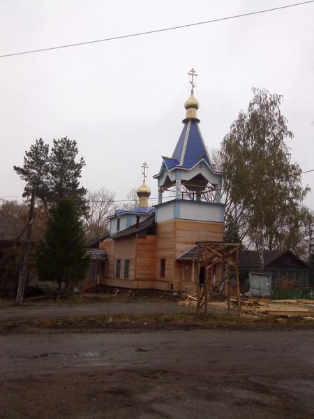 На храм в с.Красная Поляна Барышского района установили колокольню и купола
