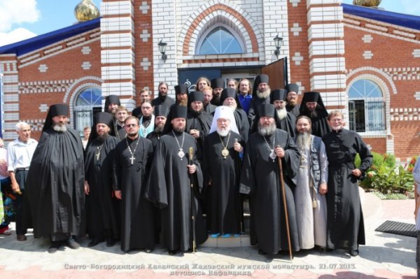 21 июля в Жадовском монастыре совершена Божественная Литургия тремя архиереями