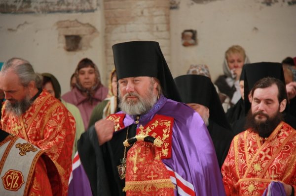 Первая архиерейская служба в Пятино