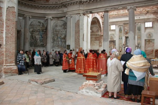 Первая архиерейская служба в Пятино