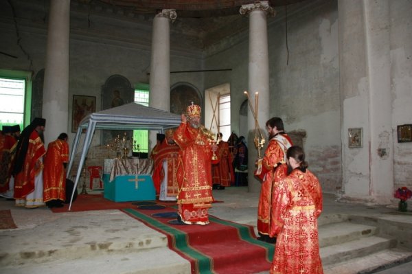 Первая архиерейская служба в Пятино