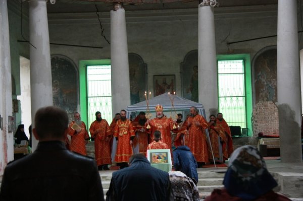 Первая архиерейская служба в Пятино