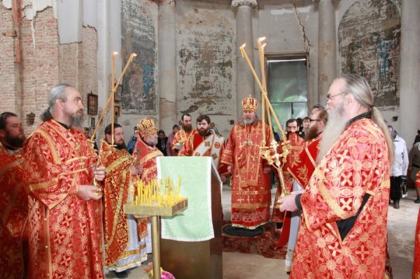 Первая архиерейская служба в Пятино