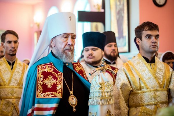 Архипастыри Симбирской митрополии совершили Литургию в Спасо-Преображенском храме г. Димитровграда