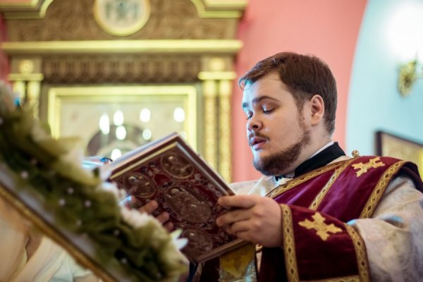 Архипастыри Симбирской митрополии совершили Литургию в Спасо-Преображенском храме г. Димитровграда