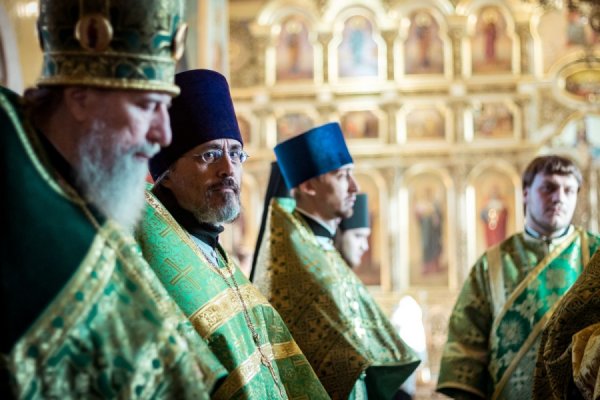 В Никольском храме города Мелекесса состоялось соборное архиерейское богослужение