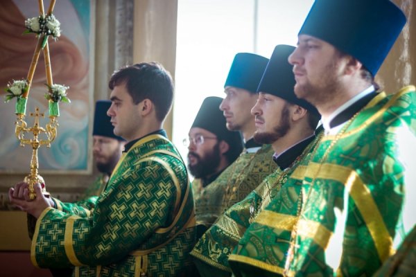 В Никольском храме города Мелекесса состоялось соборное архиерейское богослужение