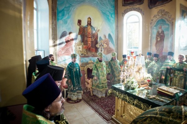 В Никольском храме города Мелекесса состоялось соборное архиерейское богослужение