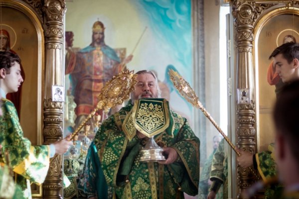 В Никольском храме города Мелекесса состоялось соборное архиерейское богослужение