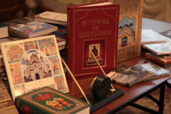 Издательский совет передал книги в библиотеку Барышской епархии