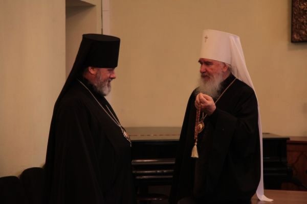 Издательский совет передал книги в библиотеку Барышской епархии