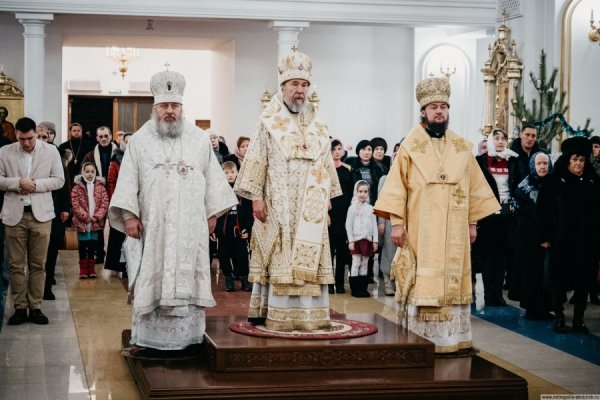 Архипастыри Симбирской митрополии совершили Великую вечерню в праздник Рождества
