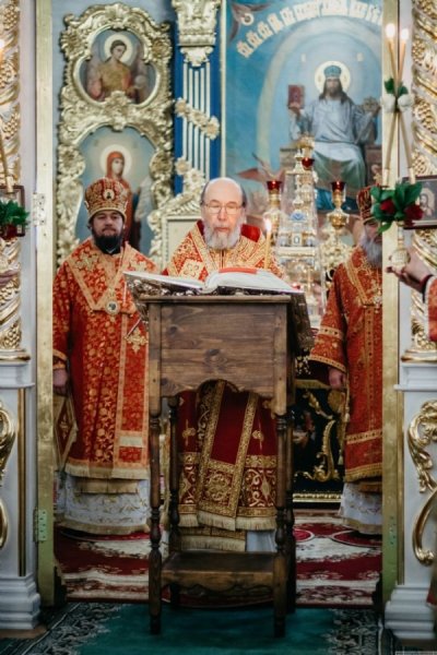 Архипастыри Симбирской митрополии совершили Великую вечерню праздника Пасхи