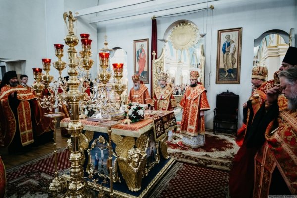 Архипастыри Симбирской митрополии совершили Великую вечерню праздника Пасхи