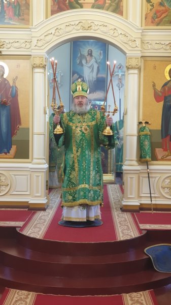В День Святого Духа епископ Филарет совершил Божественную Литургию в храме Николая Чудотворца с. Новая Ханинеевка
