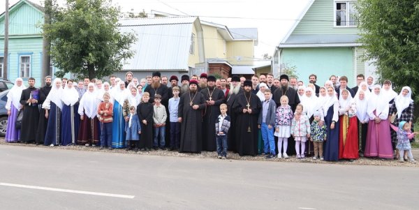 Насельник Жадовского мужского монастыря принял участие в богослужении в честь рождества свт. Николая в Крестовоздвиженском единоверческом храме Кузнецка