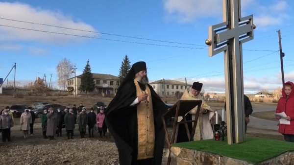 В Николаевском районе установили памятный крест на месте сгоревшей церкви