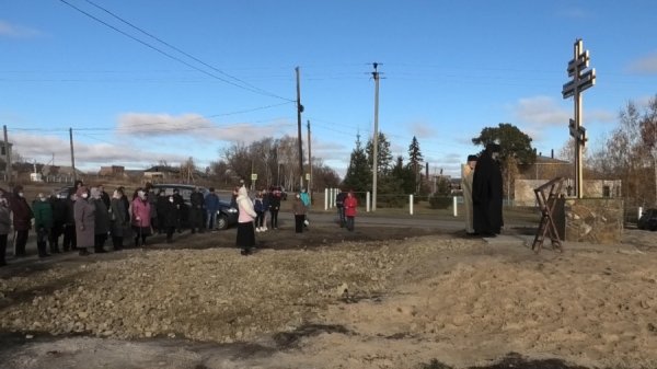 В Николаевском районе установили памятный крест на месте сгоревшей церкви