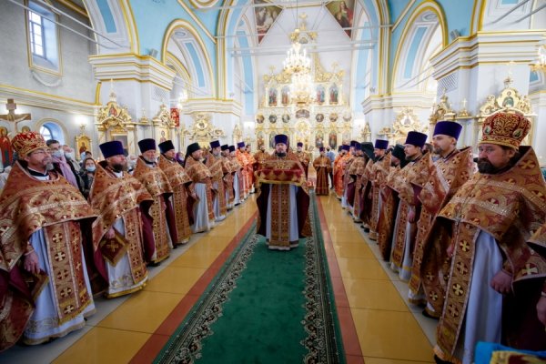 БОЖЕСТВЕННАЯ ЛИТУРГИЯ В СПАСО-ВОЗНЕСЕНСКОМ КАФЕДРАЛЬНОМ СОБОРЕ УЛЬЯНОВСКА