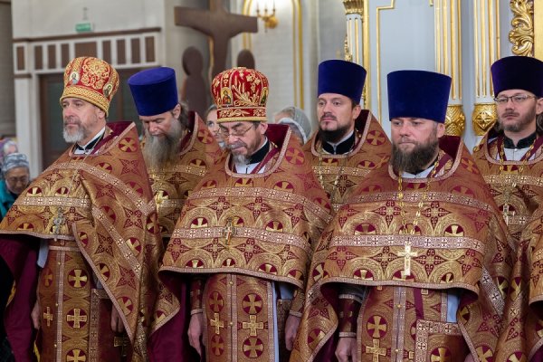 БОЖЕСТВЕННАЯ ЛИТУРГИЯ В СПАСО-ВОЗНЕСЕНСКОМ КАФЕДРАЛЬНОМ СОБОРЕ УЛЬЯНОВСКА