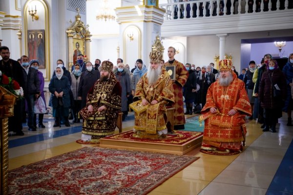 БОЖЕСТВЕННАЯ ЛИТУРГИЯ В СПАСО-ВОЗНЕСЕНСКОМ КАФЕДРАЛЬНОМ СОБОРЕ УЛЬЯНОВСКА
