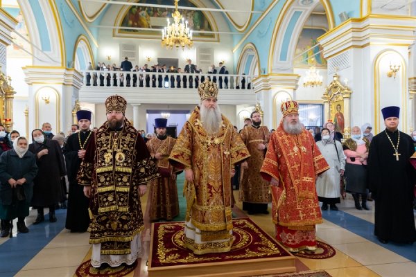 БОЖЕСТВЕННАЯ ЛИТУРГИЯ В СПАСО-ВОЗНЕСЕНСКОМ КАФЕДРАЛЬНОМ СОБОРЕ УЛЬЯНОВСКА