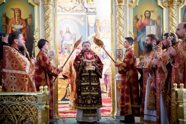 БОЖЕСТВЕННАЯ ЛИТУРГИЯ В СПАСО-ВОЗНЕСЕНСКОМ КАФЕДРАЛЬНОМ СОБОРЕ УЛЬЯНОВСКА
