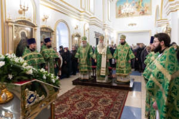 БОЖЕСТВЕННАЯ ЛИТУРГИЯ В СПАСО-ВОЗНЕСЕНСКОМ КАФЕДРАЛЬНОМ СОБОРЕ  УЛЬЯНОВСКА
