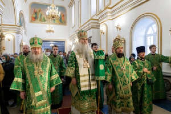 БОЖЕСТВЕННАЯ ЛИТУРГИЯ В СПАСО-ВОЗНЕСЕНСКОМ КАФЕДРАЛЬНОМ СОБОРЕ  УЛЬЯНОВСКА