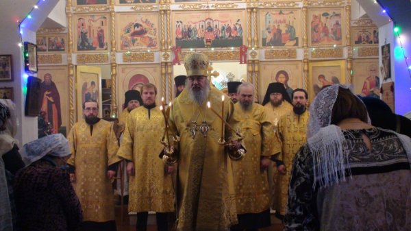 Божественная литургия в храме во имя апостола Андрея Первозванного поселка Поливаново Барышского района.