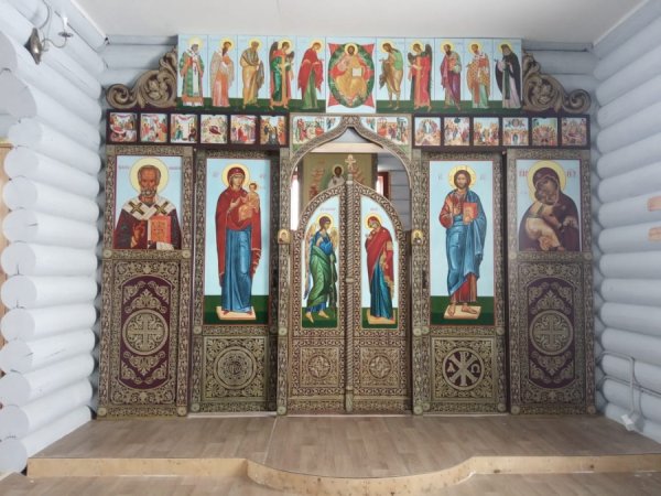 В ЦЕРКВИ ВЛАДИМИРСКОЙ ИКОНЫ БОЖИЕЙ МАТЕРИ УСТАНОВИЛИ ИКОНОСТАС